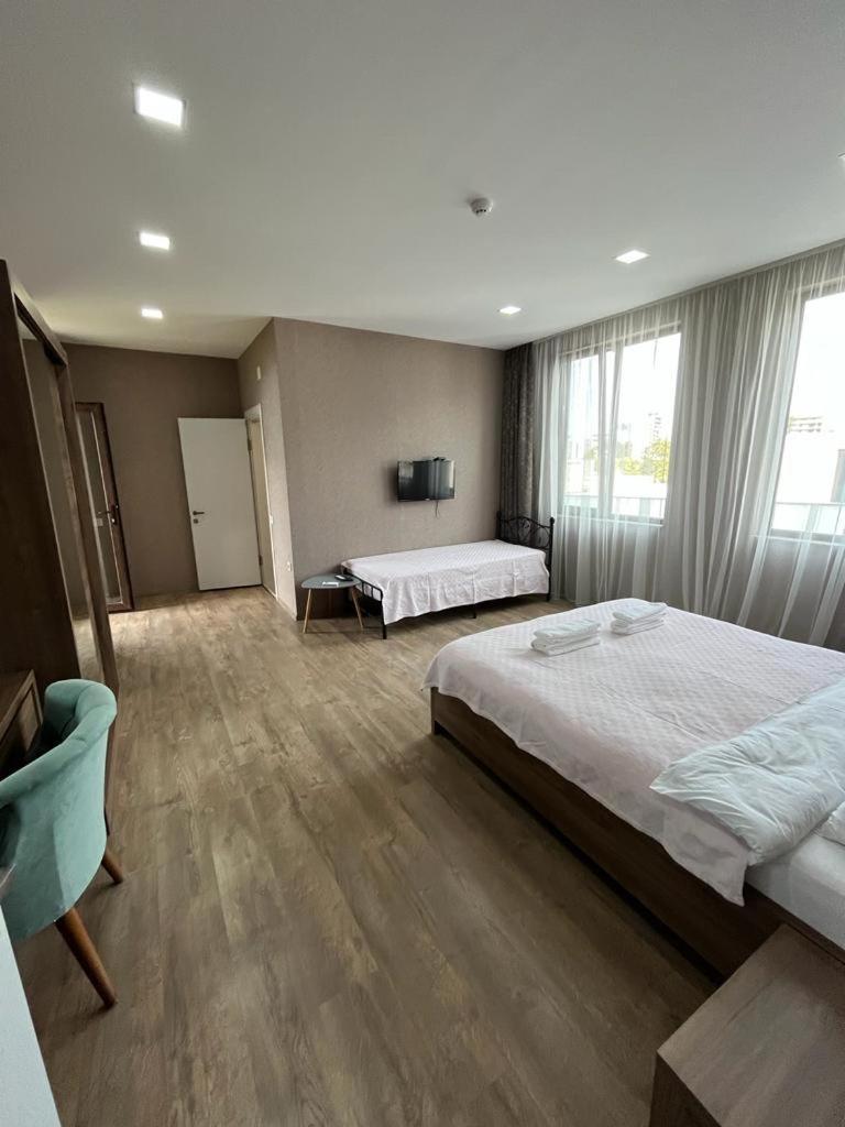 Hotel Fleur De Lis Gonio Extérieur photo