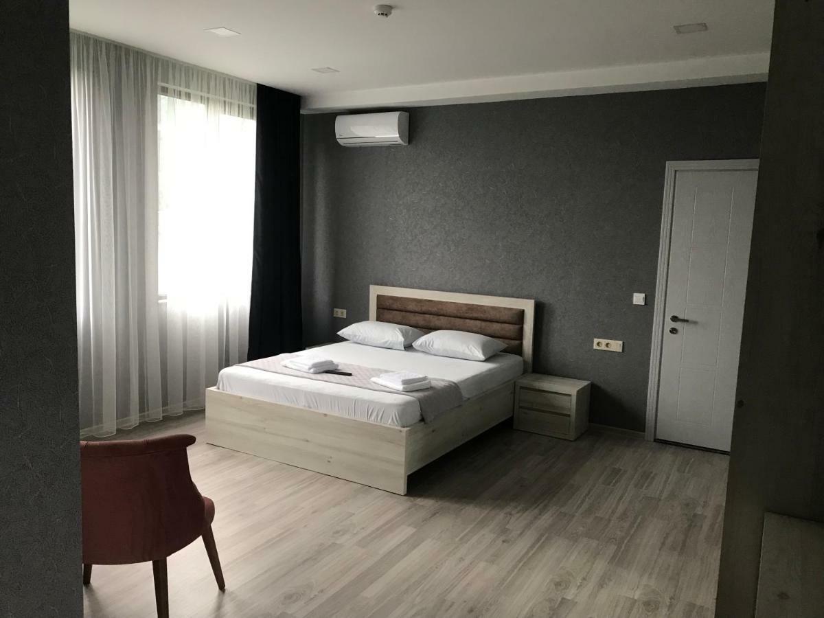 Hotel Fleur De Lis Gonio Extérieur photo