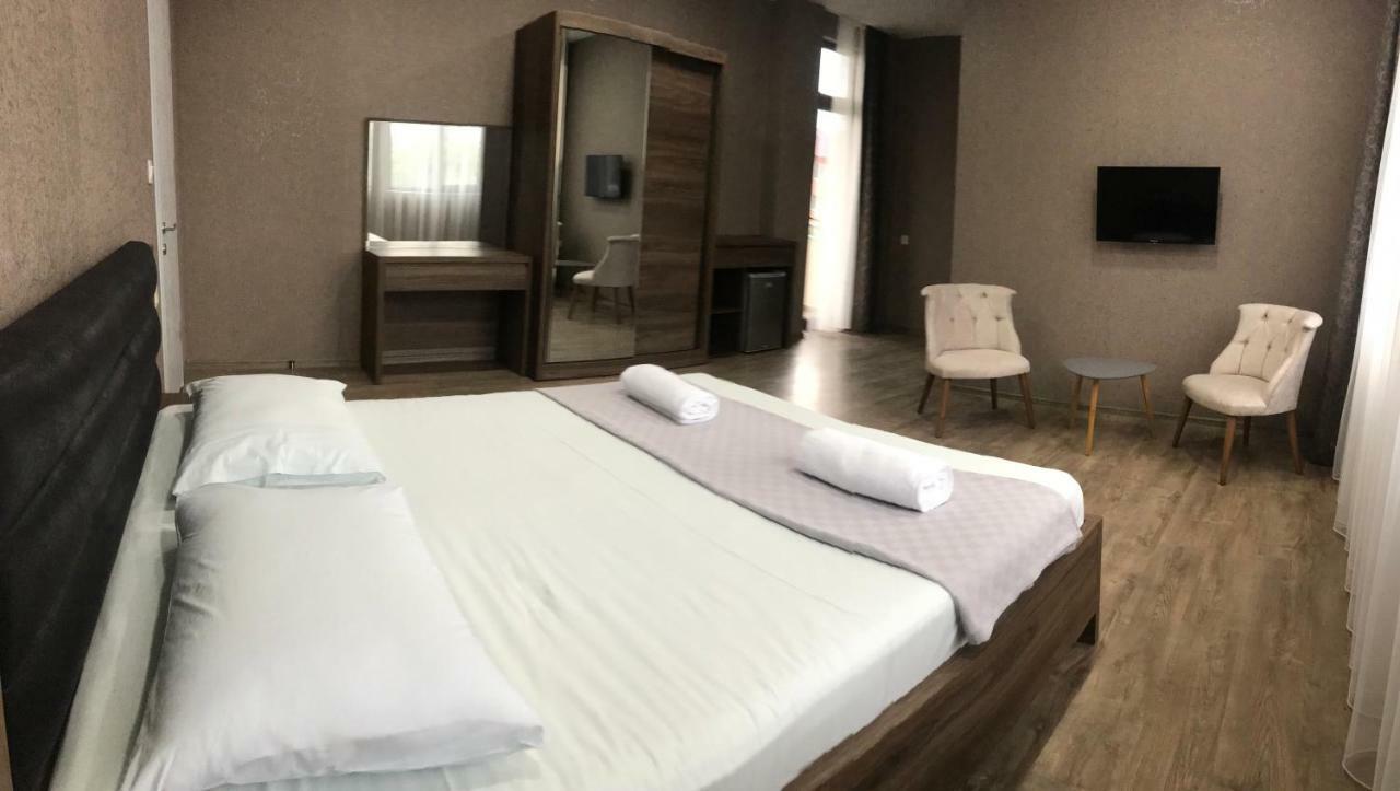 Hotel Fleur De Lis Gonio Extérieur photo