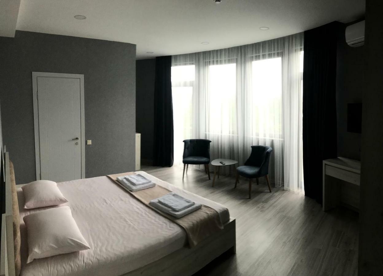 Hotel Fleur De Lis Gonio Extérieur photo